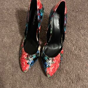 Floral ladies pumps